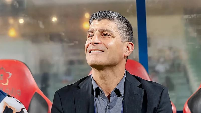 الفيحاء يجدد عقد مدربه