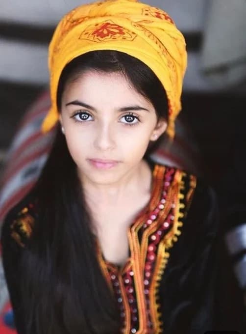 طفلة من جنوب المملكة بالزي التقليدي