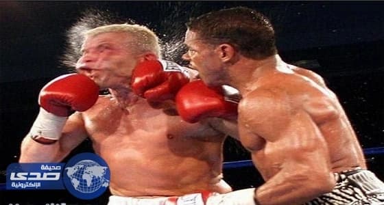 بالفيديو.. درس لملاكم مغرور لن ينساه أبدًا