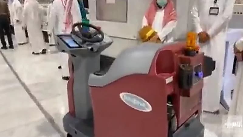 بالفيديو..لحظة تدشين "روبوت التطهير الذكي" بالمسجد الحرام