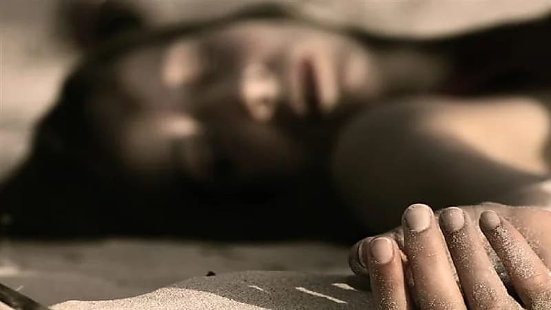 أم تجبر زوجة ابنها على تناول السم