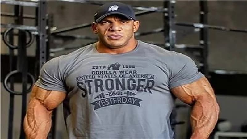 بيغ رامي يتعرض لموقف محرج خلال حفل زفافه