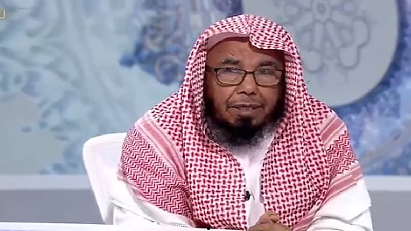 بالفيديو.."المطلق"يوضح حكم شراء السلعة بالتقسيط وبيعها بالنقد بأقل