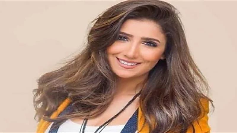 مي عمر تثير ضجة كبيرة بسعر معطفها في إحدى حفلات موسم الرياض