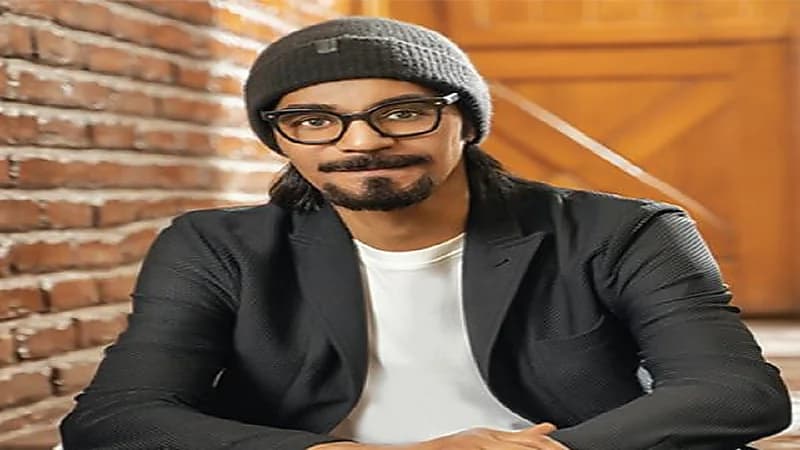 رابح صقر يعتزل "تويتر" بعد رده على مصور شاب