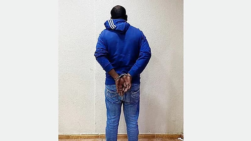 القبض على مقيم لإيوائه 6 مخالفين لنظام أمن الحدود في عسير