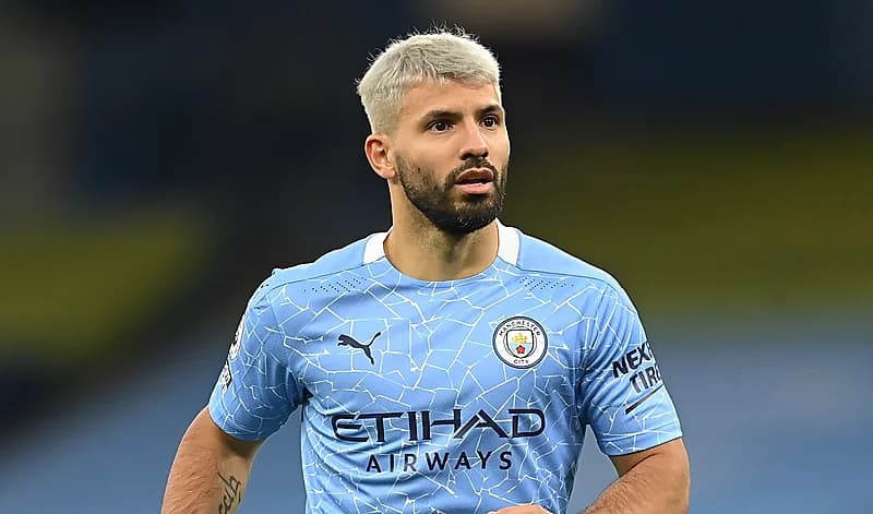 "أغويرو" يُلمح بعودته للملاعب