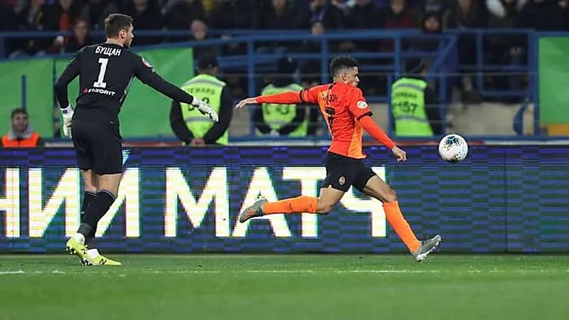 إلغاء الدوري الأوكراني لكرة القدم وحجب اللقب