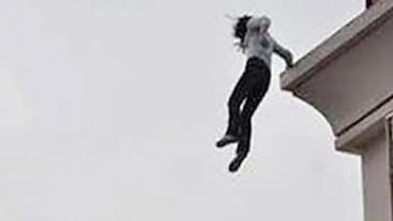 فتاة تنهي حياتها شنقا لسبب غريب 