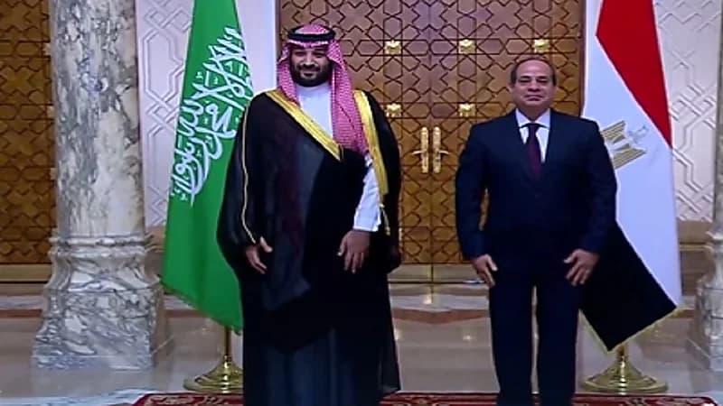 بالفيديو والصور.. مراسم استقبال رسمية لولي العهد في قصر الاتحادية في القاهرة