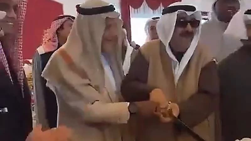 أمير الكويت يحضر مأدبة غداء على شرف سموه في مزرعة عزايز .. فيديو