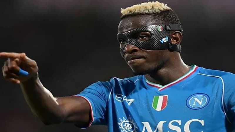 صحفي إيطالي: "جُن جنون" اوسيمين بعد مُشاهدة ايفان توني وهو في طريقه للفحص الطبي للانضمام للأهلي.. فيديو