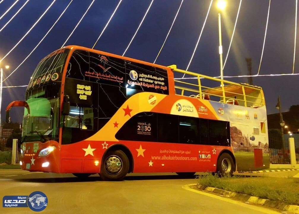 بالصور.. صدى تتجول في " باص أبها " السياحي