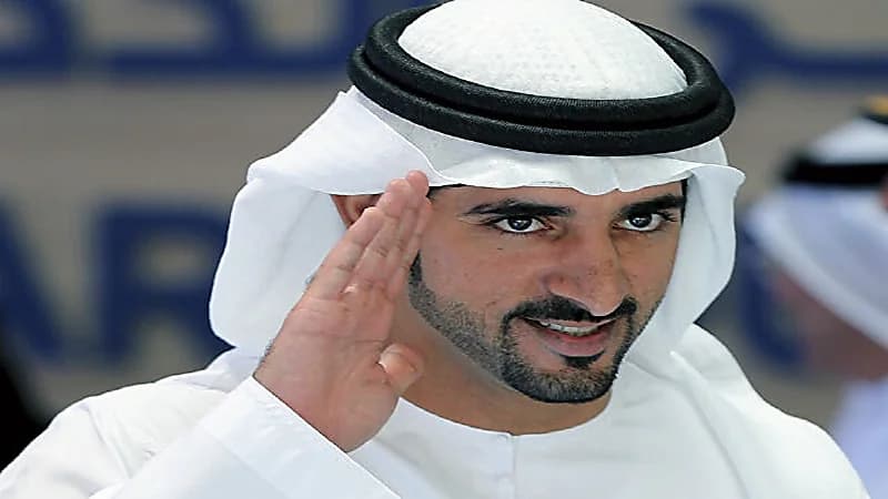 شاهد .. ولي عهد دبي يرحب بمواطني المملكة بطريقته الخاصة
