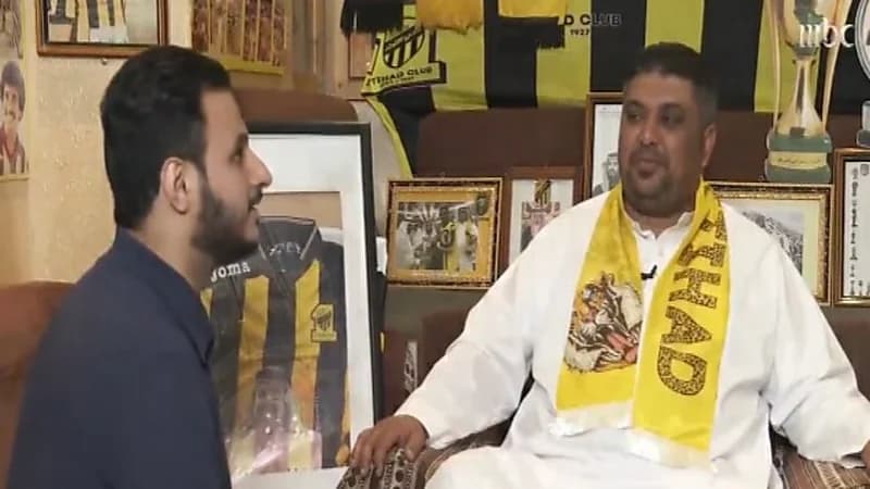 بالفيديو.. قصة مؤثرة لمواطن أنشأ متحفا رياضيا حبا في نادي الاتحاد