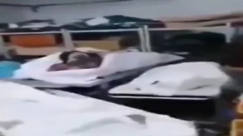 شاهد.. وضع جثامين موتى كورونا بجانب صناديق القمامة في مستشفى شهير بتونس يشعل الغضب