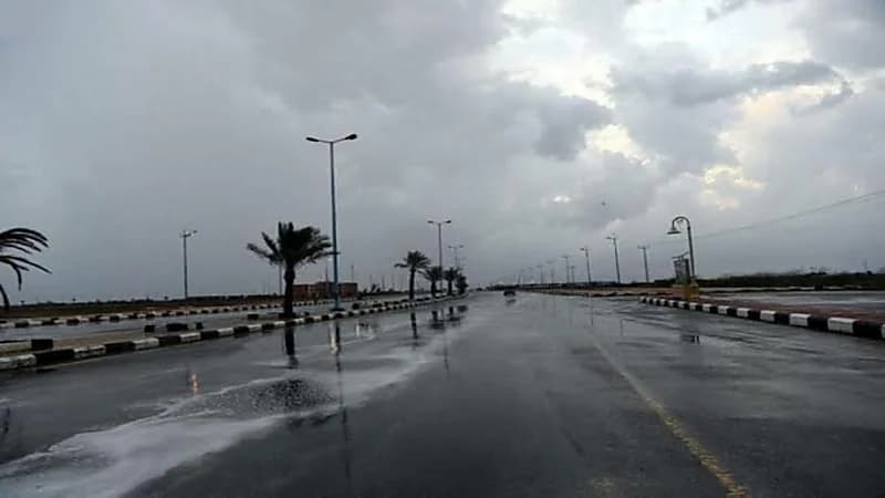 الأرصاد: هطول أمطار رعدية مصحوبة بزخات من البرد ورياح مثيرة للأتربة على عدة مناطق 