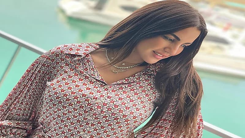 بالصور .. درة تستعرض أناقتها بابتسامات مشرقة