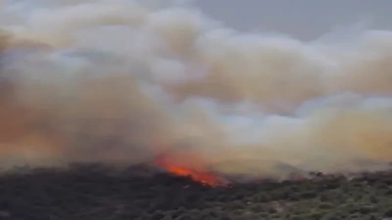 شاهد.. حريق هائل في جبل مرير بالنماص