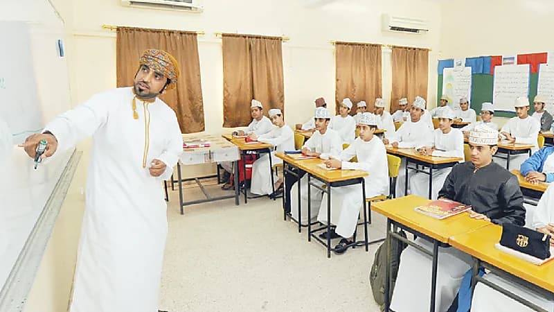 عُمان تخصص 24 فبراير من كل عام إجازة رسمية للمعلمين