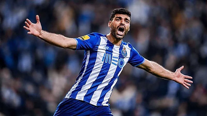 مهدي طارمي يرحب بالانضمام لـ"الهلال"