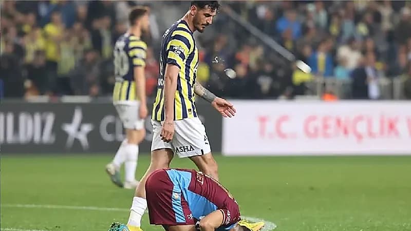 فناربخشه يدافع عن المتهم بالبصق على تريزيغيه أثناء سجوده