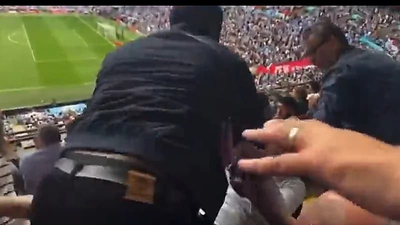 سبيد يتشاجر مع مشجع مانشستر سيتي في الملعب ..فيديو