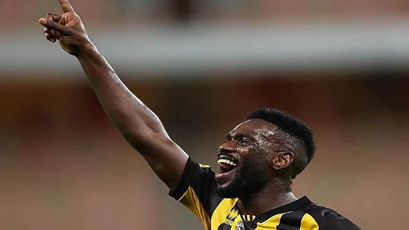 الأهلي يقترب من ضم البيشي