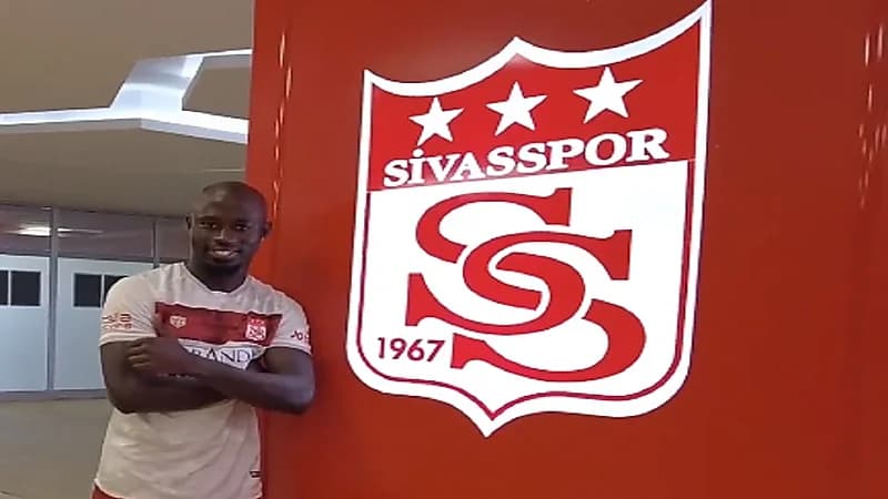 لاعب الأهلي السابق ينضم لـ سيفاس سبور التركي .. فيديو