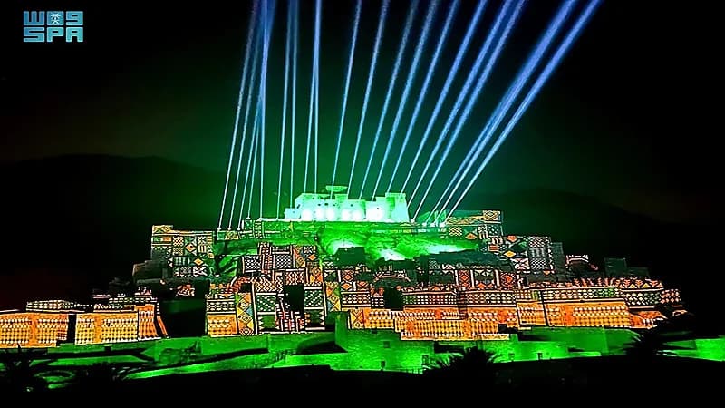 عروض الصوت والضوء تزين  58 منزلاً تراثياً بقرية ذي عين الأثرية