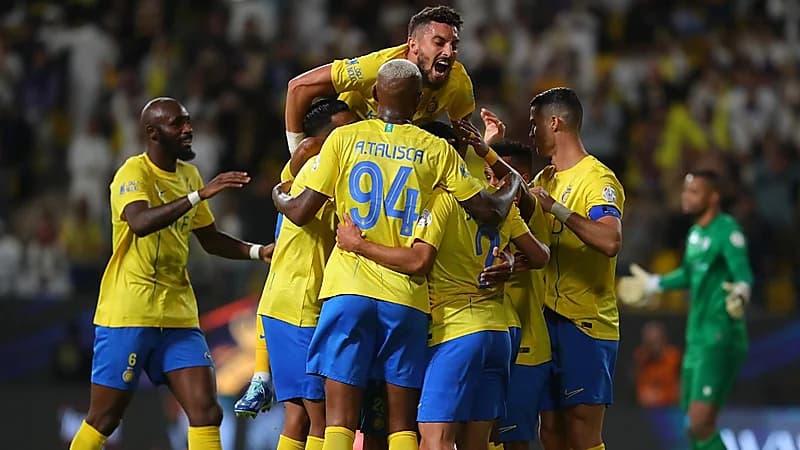 طاقم تحكيم محلي لمباراة النصر والأخدود
