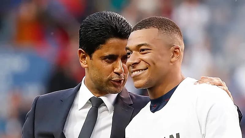 تصرف غريب لمبابي تجاه خليفي  في خطاب الوداع  .. فيديو