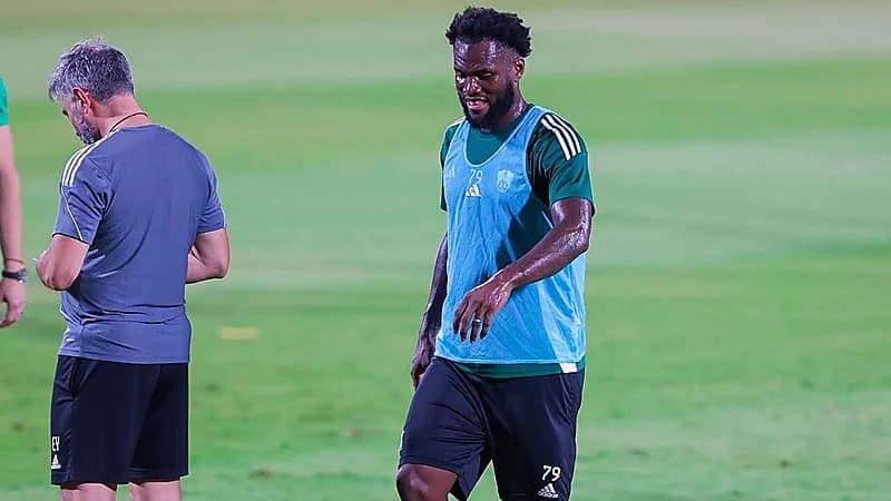 بادرة إنسانية من محترف النادي الأهلي