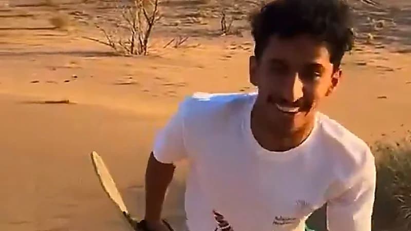 لاعب الأهلي يستمتع التزلج على الرمال .. فيديو