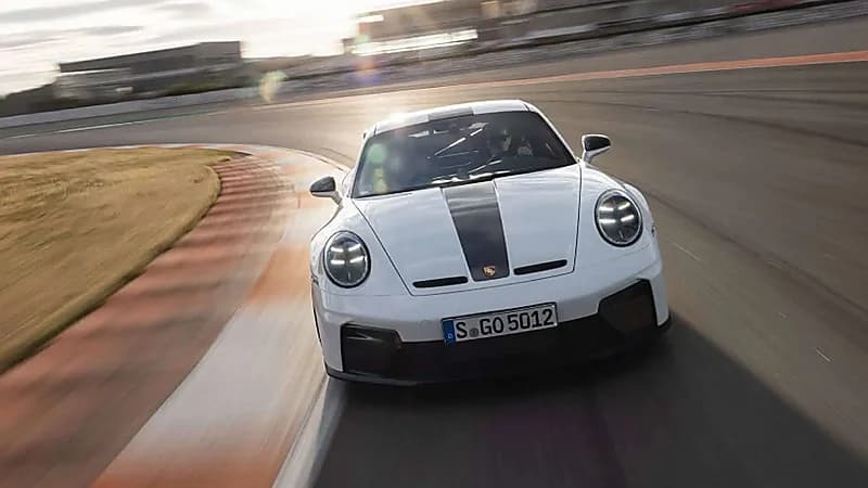 بورش توقف إنتاج السيارات الكهربائية في الصين