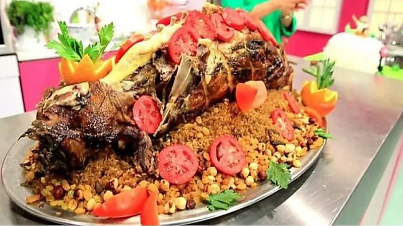 فضيحة شركة اتصالات: ملايين صُرفت على احتفال وخروف محشي