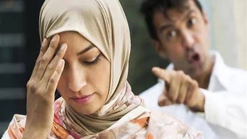 حكم إجبار الزوجة على حضور اجتماع الأسرة الأسبوعي بشكل دائم ..فيديو