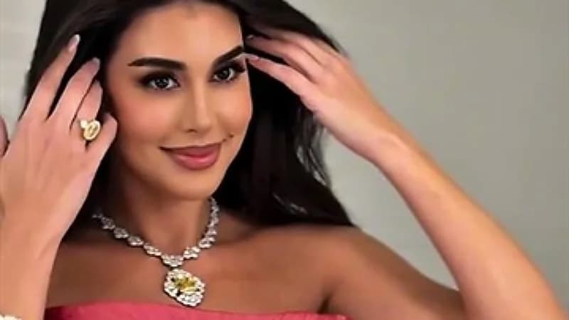 بالفوشيا ياسمين صبري تخطف أنظار جمهورها .. فيديو