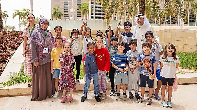 عبدالعزيز بن سلمان يلتقي أطفال كاوست ويزرع الأمل في عيون المستقبل