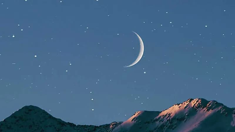 فلكية جدة: هلال صفر يزين سماء المملكة مساء اليوم