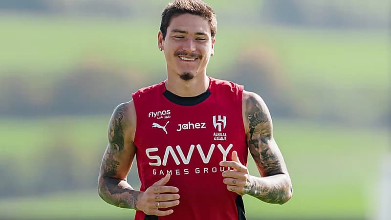 نونيز يلتحق بتدريبات الهلال استعدادًا لانطلاقة الموسم