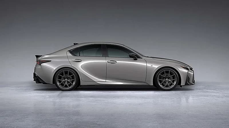 مواصفات وأسعار لكزس IS موديل 2026 .. صور