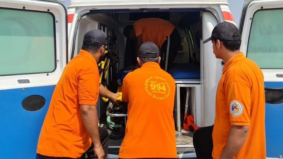 إنقاذ طفل من الغرق أثناء ممارسة السباحة بجازان