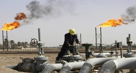 النفط يهبط من أعلى مستوياته في 3 سنوات