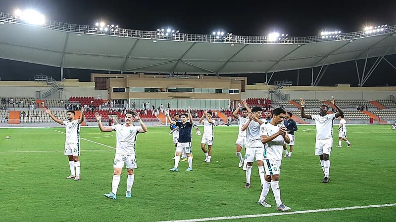 الأهلي يتخطى الشعلة بثنائية