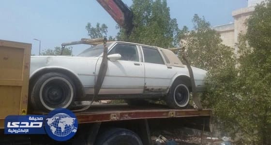 بلدية القطيف تزيل 12 سيارة تالفة بسيهات