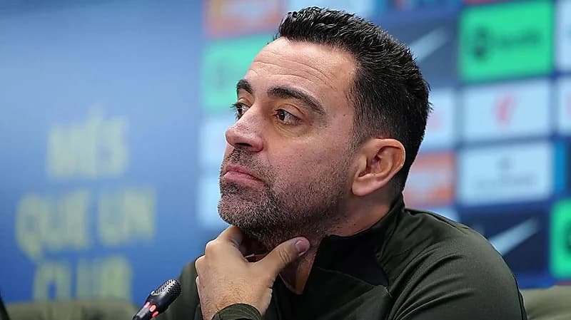 برشلونة يطيح بمدربه تشافي