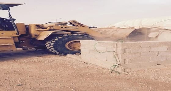 بالصور.. بلدية الروضة تزيل 122 مخيما مخالفا بالرياض