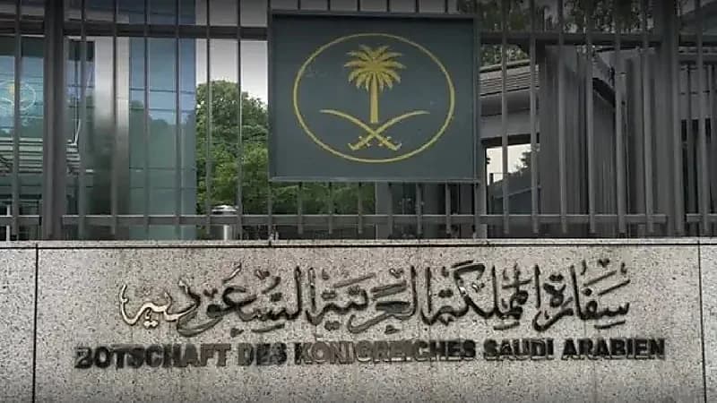 تنبيه للمواطنين المتواجدين في فرنسا بالابتعاد عن أماكن الاحتجاجات