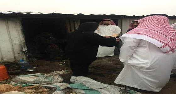 " وزارة العمل" تنقل سيدة مسنة من بيتها الصفيح إلى دار رعاية بعرعر